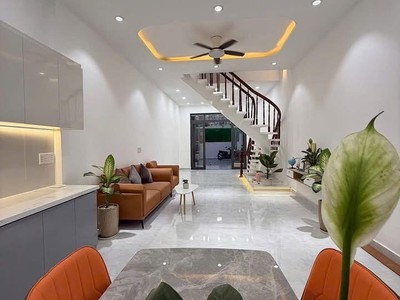Bán nhà 92m , 2 tầng, 3pn, q.9, 5.6 tỷ, sổ hồng 1