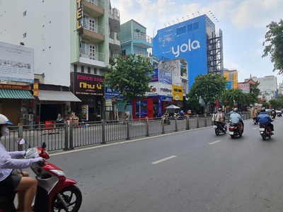 Cho thuê nhà mặt tiền lũy bán bích 104m , 3 lầu - cạnh mb bank 1