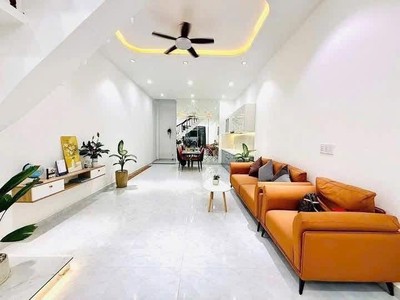 Bán nhà 92m , 2 tầng, 3pn, q.9, 5.6 tỷ, sổ hồng 0