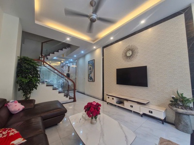 Bán nhà mặt phố bùi xương trạch, thanh xuân   70m  x 4 tầng, sau nhà là hồ - 23 tỷ. 2