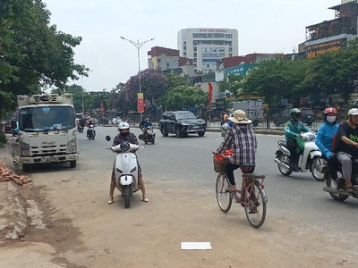 Ô tô tránh - kinh doanh đỉnh - 20m ra phố giải phóng - 76m  - giá chỉ 13.5 tỷ 0