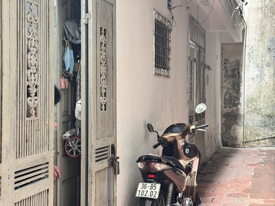 Mặt ngõ thông - nhà cũ chỉ cần sơn lại là đẹp - giá gia lộc 0