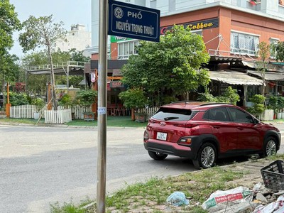 Bán đất lô góc nhà vườn KĐT Tuệ Tĩnh, ph Cẩm Thượng, TP HD, 169.9m2, mt hơn 24m, vị trí đẹp 0