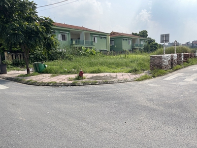 Lô góc 122,6m2 đất đấu giá phường Cự Khối - Mặt phố Hoa Động đường rộng 17m, ngay cạnh trường học 2