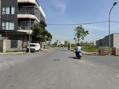 Lô góc 122,6m2 đất đấu giá phường Cự Khối - Mặt phố Hoa Động đường rộng 17m, ngay cạnh trường học 5