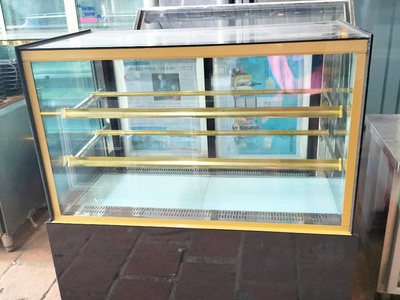 Tủ bánh kem, bánh ngọt kính vuông hiệu herocool 1m2 0