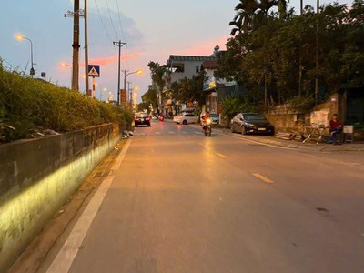 Bán nhà c4 ở ngọc thụy long biên rộng 52m, mặt tiền 6m nở hậu nhẹ ngõ nông oto vào 9 tỷ 0