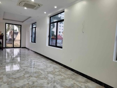 Bán nhà mặt phố quán thánh, 56m2, 6 tầng thang máy, nhỉnh 35 tỷ, vỉa hè rộng, kinh doanh đỉnh 0