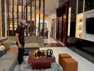 Biển nguyễn tất thành, nhà 3 tầng mới xây nội thất châu âu siêu đẹp, 300m, gần  khu vui chơi 0