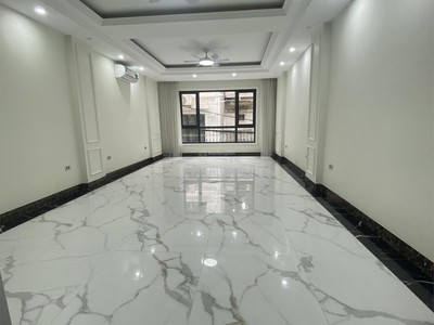 Bán nhà ngõ 106 hoàng quốc việt 50 m2, 6 tầng có thang máy, ngõ thông, 2 ô tô tránh 1