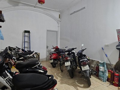 Nhà dòng tiền gần chợ xanh   khu vực đông sinh viên   doanh thu 40 triệu/tháng   6 tầng full phòng 0