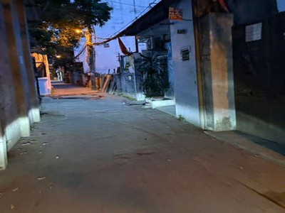 Bán nhà c4 ở ngọc thụy long biên rộng 52m, mặt tiền 6m nở hậu nhẹ ngõ nông oto vào 9 tỷ 2