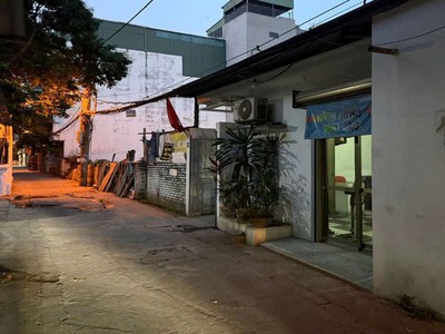 Bán nhà c4 ở ngọc thụy long biên rộng 52m, mặt tiền 6m nở hậu nhẹ ngõ nông oto vào 9 tỷ 3