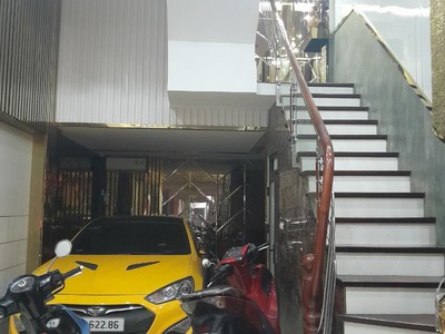 Nhà bán nguyễn chí thanh đống đa 40m 5 tầng, khu phân lô ô tô tránh -18 tỷ 2