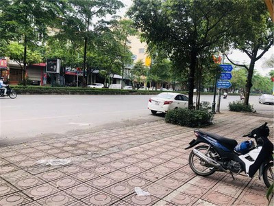 Mặt phố ngô gia tự 190m,3 tầng,mt 8m,nở hậu,1 mặt dg 40m và 1mặt ngõ ôtô tránh,kd đỉnh,47 tỷ 1