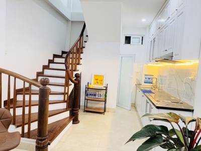 Bán gấp - nhà đường láng -vị trí đắc địa- 5 tầng- dt -33m2-mt3.5m  giá chỉ 7.5tỷ 0