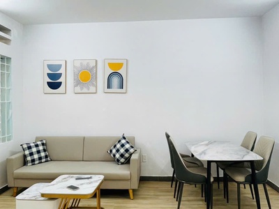 Bán căn hộ d7.xx  toà d  dt 52m2 giá 1 tỷ 685, bao thuế phi lh e bich 0