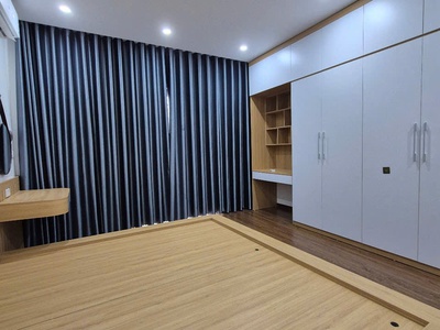 Bán nhà đẹp phố trạm 38m2 nhỉnh 6 tỷ   ngõ nông, gần phố, ở sướng 2