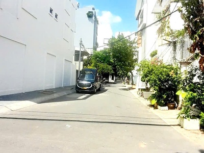 Hót quá, nhà mặt tiền q2, dt 76m2, ngang khủng 8m, hẻm xe hơi, giá chỉ 9.5ty 0