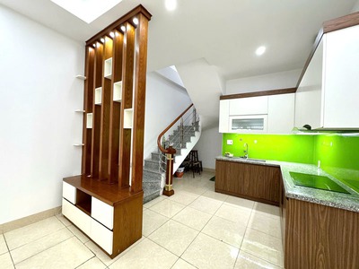 Chính chủ bán 34,5m2 nhà 5 tầng ngõ 145 Phúc Lợi. Gần trường học các cấp và chợ 6