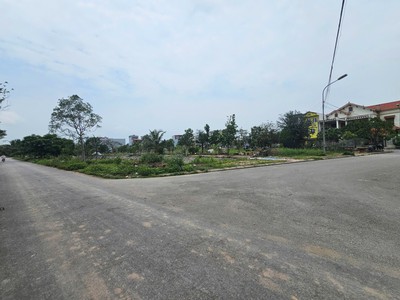 Bán lô đất mặt vườn hoa đường nhựa 8m tại Cát Vũ, Tràng Cát 77.8m2 giá 32tr/m2 0