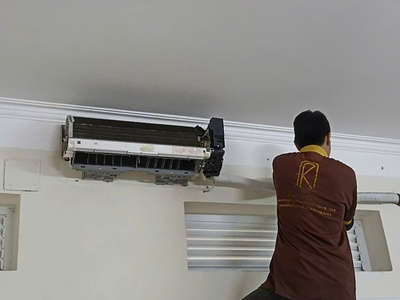 Chuyên mua - bán, thi công lắp đặt, bảo trì, sửa chữa, nạp gas và vệ sinh máy lạnh treo tường 2