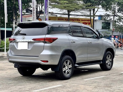 Bán xe Toyota Fortuner 2.4G 4x2 AT 2020, màu bạc. 2