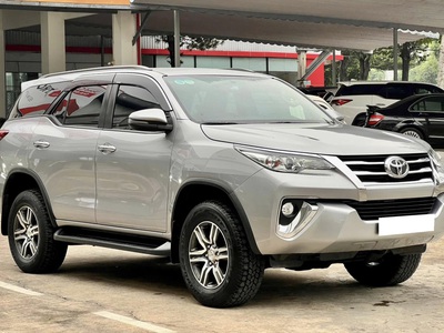 Bán xe Toyota Fortuner 2.4G 4x2 AT 2020, màu bạc. 3