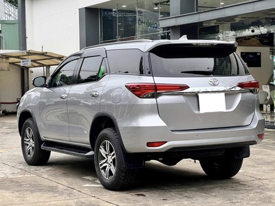 Bán xe Toyota Fortuner 2.4G 4x2 AT 2020, màu bạc. 4