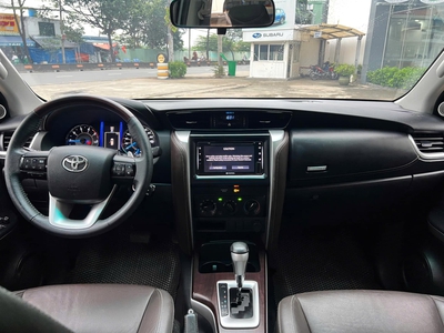 Bán xe Toyota Fortuner 2.4G 4x2 AT 2020, màu bạc. 8