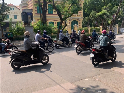 Bán nhà mặt phố Hàng Bài - Tầng 1 không có nóc - Giá 32 tỷ 0