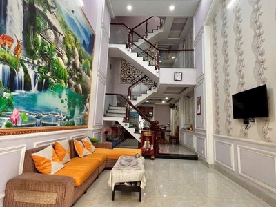 Nhà mặt tiền, 4 lầu, ô tô vào nhà, full nội thất, giá tốt 0
