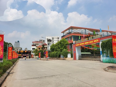 Bán mảnh đất dt 230m2 tặng nhà 3 tầng lô góc mặt phố đức thắng ngay cạnh học viện tài chính, giá 2