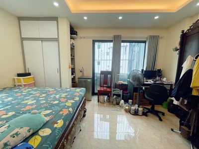 Bán nhà đẹp gia quất - lô góc -ô tô 7 chõ đỗ cửa- kinh doanh - 5 tầng nhỉnh7 tỷ 2
