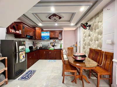 Nhà mặt tiền, 4 lầu, ô tô vào nhà, full nội thất, giá tốt 2