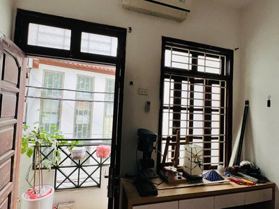 Bán nhà trần thái tông, cầu giấy, gần phố, 40m2, 3 tầng, mt 6.8m, chỉ 8.8 tỷ 2
