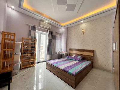 Nhà mặt tiền, 4 lầu, ô tô vào nhà, full nội thất, giá tốt 3