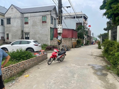 Bán đất đông dư, gia lâm. 50m2   mt 5m   5,45 tỷ. đường ô tô, gần trường học. 0