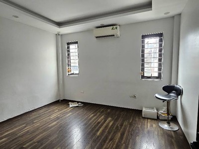 Hiếm nguyễn chí thanh - phân lô bàn cờ - ô tô tránh   45m 6t   18 tỷ- đang kinh doanh spa 4