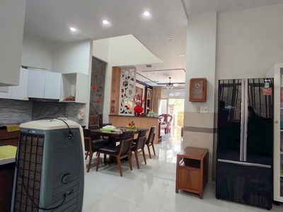 Cho thuê biệt thự siêu đẹp, full nội thất, gần ngã tư tân phong 4