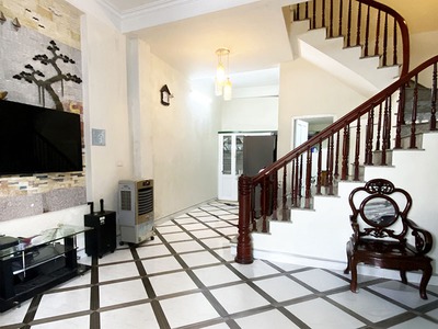 Bán nhà 2 tầng lạc long quân    gần hồ tây giá 10ty dt 45m2 lh 083.2865.116 0