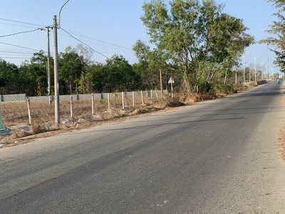 Bán 47m mặt tiền lê minh công - tx lagiview biển giá ngộp 298tr/m ngang 0