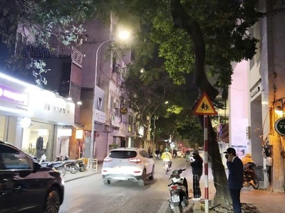 Siêu phẩm mặt phố ngọc lâm  long biên kinh doanh đỉnh cao  vỉa hè rộng, diện tích  40m2 x 5 tầng 2