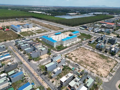 Đất sân bay 2