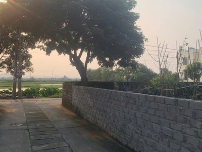 Sở hữu ngay lô đất mặt hồ quỳnh chân chỉ với 21 triệu/m ,150m2. cách công viên nước sunworld 500m 0