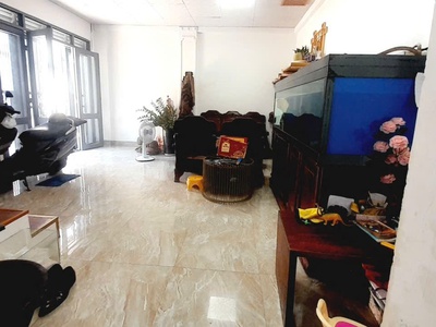 Rè  quá, nhà mặt tiền q2, dt 77m2, ngang khủng 8m, hẻm xe hơi, giá chỉ 9.6ty 3