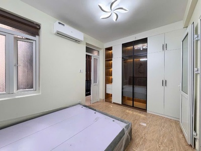 Bán nhà đê la thành nhỏ   gần phố- mặt tiền khủng .dt 24/28m2 5 tầng giá chỉ 5.6 tỷ 0