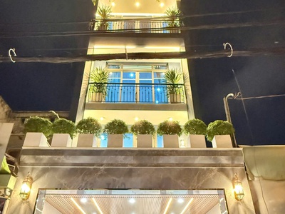 1 ae chạy phụ nhà 5 tầng đường số 8 p 11 gò vấp ngang chuẩn 4,2m- dt sàn 300m2- đường trước 0