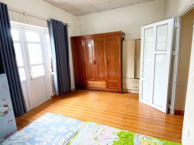 Bán nhà 2 tầng lạc long quân    gần hồ tây giá 10ty dt 45m2 lh 083.2865.116 4