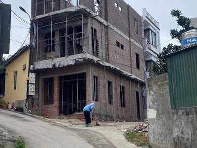 Bán Nhà 3 Tầng Ô Góc Sân Vận Động Hà Lầm,DT:59m2 Oto Đỗ Cửa 1